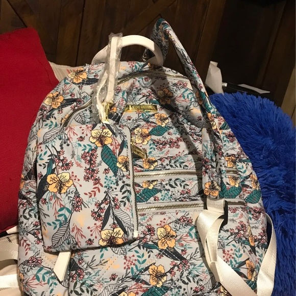 Backpack - Picture 3 of 5